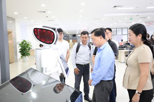 Tháo điểm nghẽn để chuyển đổi số thực chất hơn