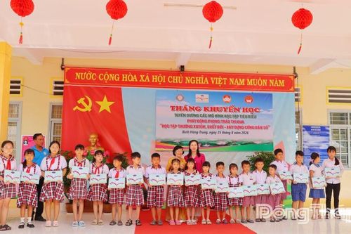 Cùng nâng bước học sinh đến trường