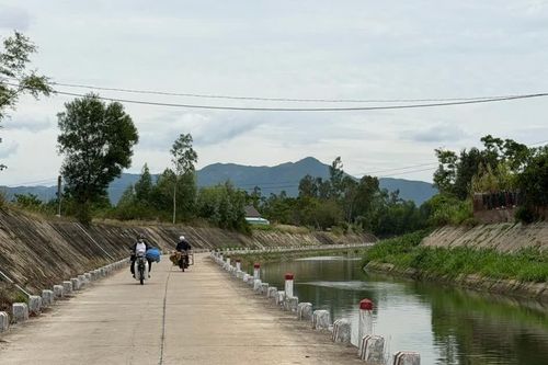 Kiến nghị khắc phục những bất cập dọc tuyến kênh Văn Phong