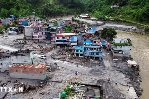 Sau 9 ngày mắc kẹt dưới lòng đất, hai công nhân Nepal được cứu sống