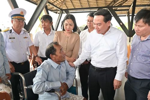 Nỗ lực cứu thành công 32 ngư dân gặp nạn trên biển Trường Sa: Mệnh lệnh từ trái tim người lính