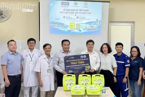 Công ty Cổ phần Nhà ga quốc tế Cam Ranh tặng 15 máy khử rung tim tự động cho Sở Y tế