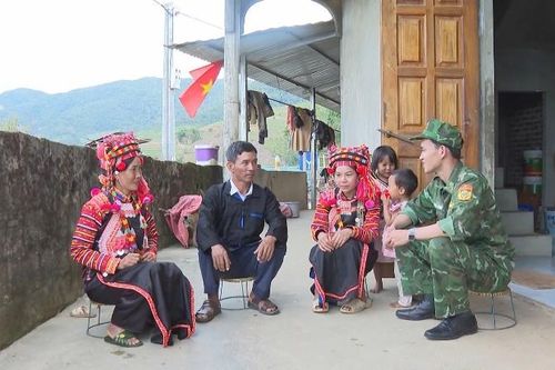 Điểm tựa của bản làng
