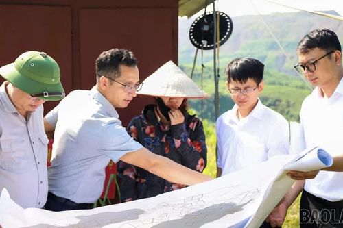 Xã Bát Xát, Trịnh Tường kiểm tra thực địa, tháo gỡ vướng mắc bồi thường giải phóng mặt bằng