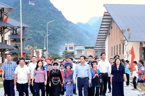 Bí thư Tỉnh ủy Dương Quốc Huy kiểm tra, tổng duyệt chương trình khai giảng tại Trường PTNT Tiểu học và THCS Mường Khương
