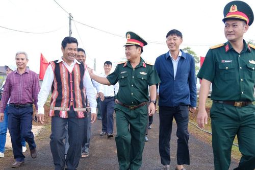 Để người dân yên tâm ở lại vùng biên