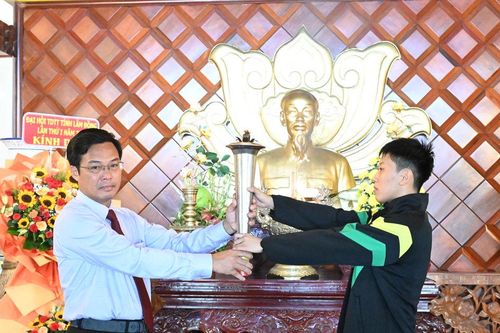 Lâm Đồng dâng hương, rước đuốc truyền thống Đại hội TDTT tỉnh lần thứ I