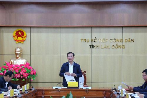 Chủ tịch UBND tỉnh Lâm Đồng Hồ Văn Mười đối thoại với công dân