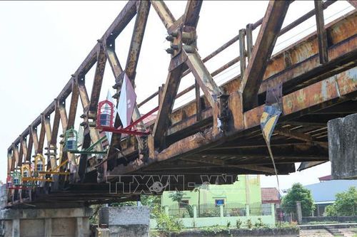 Hạn chế giao thông đường thủy nội địa để thi công phá dỡ cầu sắt kênh Quần Liêu
