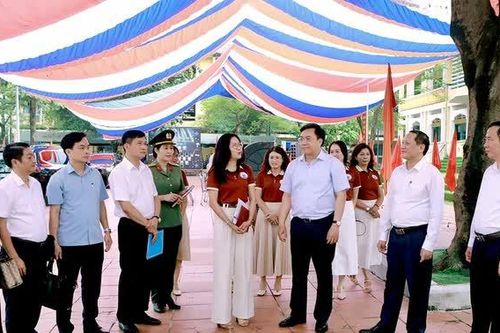 Chủ tịch UBND tỉnh Trần Duy Đông: Chuẩn bị chu đáo các điều kiện tổ chức khai giảng năm học mới