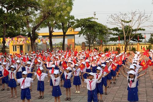 Để tiếng Anh thành ngôn ngữ thứ hai trong trường học