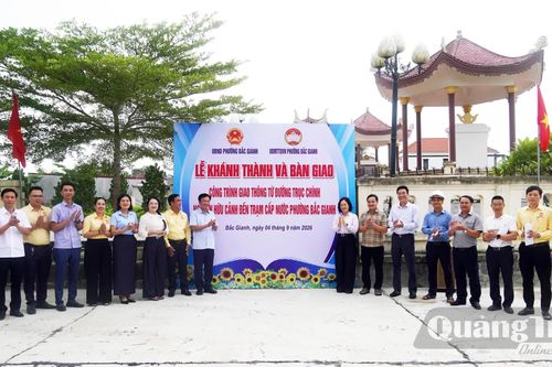 Khánh thành công trình giao thông, bàn giao nhà tình nghĩa tại phường Bắc Gianh