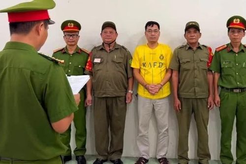 Bắt khẩn cấp đối tượng dùng dép đánh du khách ở Vũng Tàu