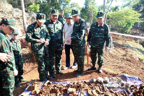 Thứ trưởng Bộ Quốc phòng kiểm tra công tác tìm kiếm, quy tập hài cốt liệt sĩ tại điểm cao 685