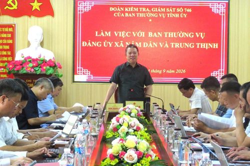 Trưởng ban Tuyên giáo Tỉnh ủy Trần Mạnh Lợi làm việc với Đảng ủy xã Trung Thịnh và Nấm Dẩn