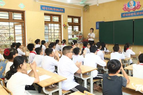 Nâng bước học sinh bán trú vùng cao