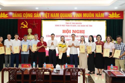 Công bố quyết định tiếp nhận, phân công 14 công chức dân vận