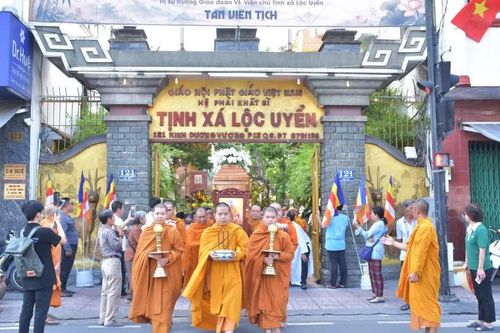 TP.HCM: Trang nghiêm cung tống kim quan Hòa thượng Thích Giác Tuấn đến nơi trà-tỳ