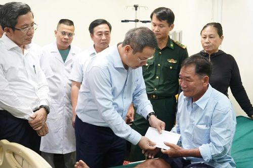 3 ngư dân Đà Nẵng trong 32 người được cứu sau vụ chìm tàu tiếp tục điều trị tại bệnh viện