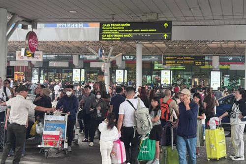 Sân bay Tân Sơn Nhất phục vụ hơn 725.000 khách trong 6 ngày dịp Quốc khánh