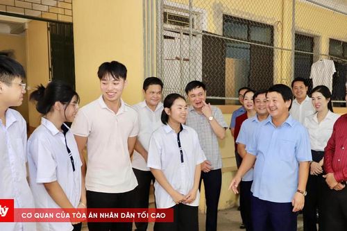 Bí thư Tỉnh ủy Tuyên Quang: Không để thiếu điều kiện chăm sóc học sinh nội trú