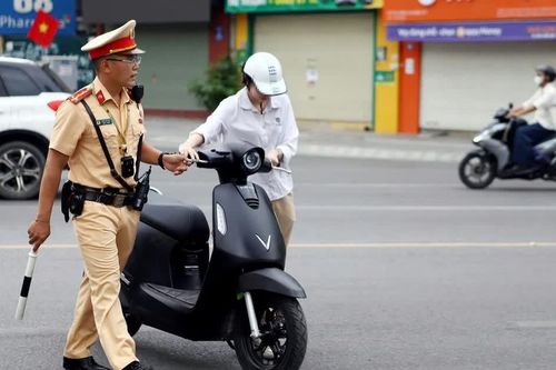 Con chưa đủ tuổi lái xe, bố mẹ có thể bị phạt tới 9 triệu đồng