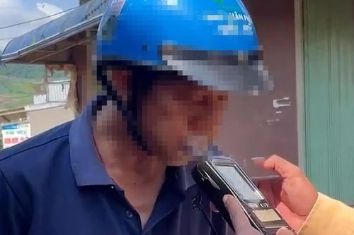 Vừa vi phạm nồng độ cồn, vừa đi xe máy mà không có GPLX