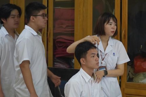 Khám sức khoẻ cho học sinh trước thềm năm học mới