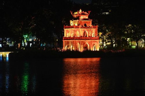 Thắp sáng hồ Hoàn Kiếm bằng công nghệ chiếu sáng hiện đại