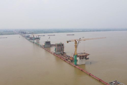 Sản lượng thi công cầu Hồng Hà đạt hơn 45%