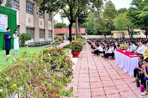Tinh giản hồ sơ sổ sách: Trả người thầy về với bục giảng
