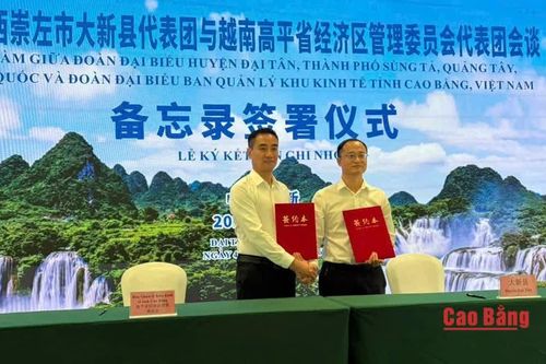 Hội đàm tăng cường phát triển cửa khẩu, hợp tác ngành nghề qua biên giới