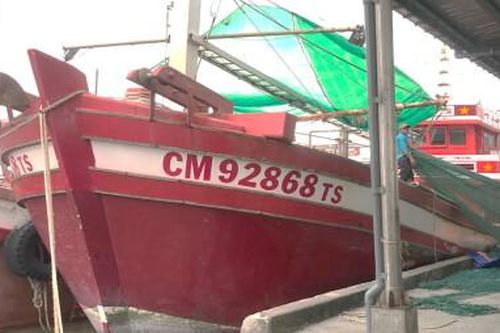 PHÁT MÃI 03 (BA) TÀU CÁ VỎ COMPOSITE TẠI SÔNG ĐỐC