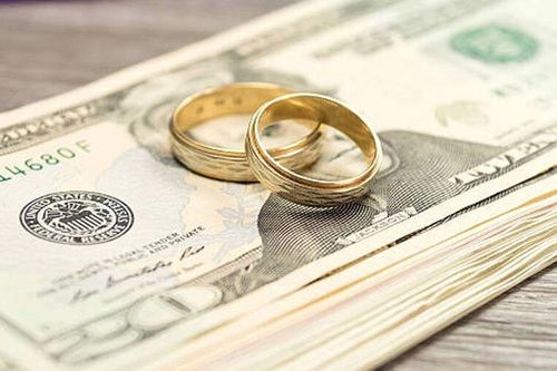 Đang 'gần như trắng tay', người đàn ông liều lĩnh 'rút ruột' quỹ từ thiện để tổ chức đám cưới