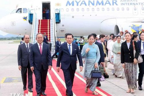 Tổng thống Cộng hòa Liên bang Myanmar đến Hà Nội, bắt đầu thăm chính thức Việt Nam