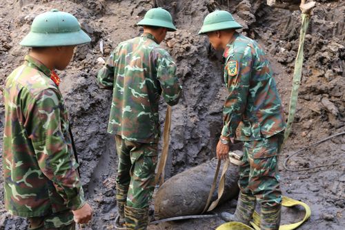 Di dời quả bom nặng 300kg ra khỏi tuyến phố trung tâm Hải Phòng