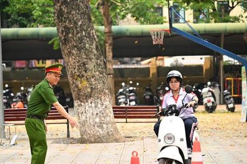 Giao phương tiện cho người chưa đủ tuổi điều khiển: Con vi phạm, cha mẹ vướng vòng lao lý