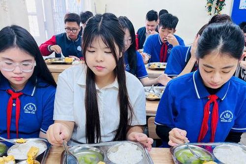 Phường Hồng Hà: Giám sát chặt chẽ, bảo đảm chất lượng bữa ăn bán trú