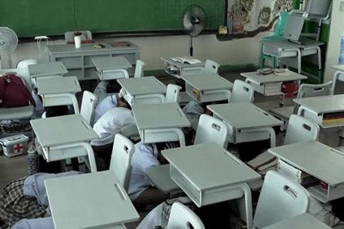 Khi trường học phải chuẩn bị cho tiếng súng