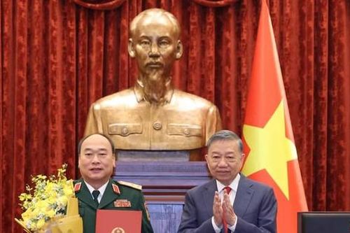 Thăng quân hàm Thượng tướng cho Phó Tổng Tham mưu trưởng Lê Quang Đạo