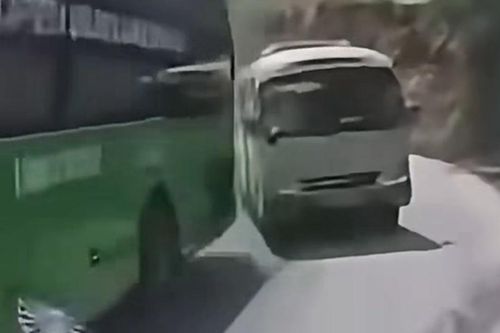 Kết đắng cho lái xe khách Hà Nội vượt ẩu trên quốc lộ