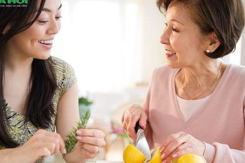 3 cách làm mẹ chồng yêu quý, nàng dâu khéo léo nên biết