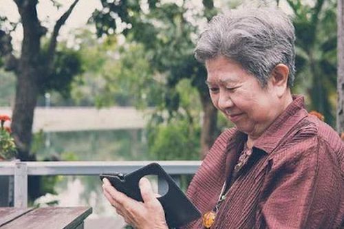 Không ở cùng con, không vào viện dưỡng lão, cụ bà chọn cách này để tuổi già bớt cô đơn