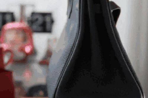 Khả Ngân khoe quà tiền tỷ từ chồng sắp cưới