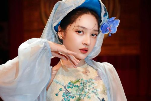 Bảo Anh 'nghiêng nước nghiêng thành' gây chú ý