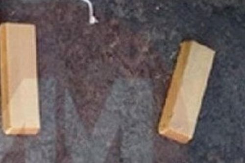 Phát hiện 25,5kg vàng trị giá gần 100 tỷ đồng rơi ra từ vali ở sân bay: Chủ nhân là ai?