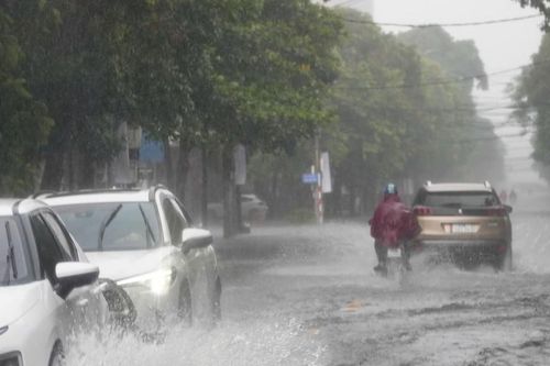 Cảnh báo mưa dông mạnh ở Nam Bộ, nước sông Đồng Nai lên cao