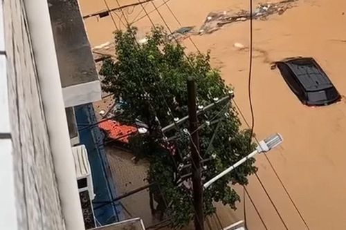 Bão Saudel 'hồi sinh' gây mưa lũ cuồn cuộn tại Trung Quốc