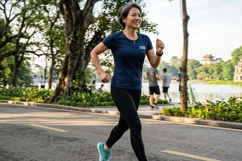 Sau tuổi 50, tập HIIT có giúp giảm mỡ bụng tốt hơn đi bộ?