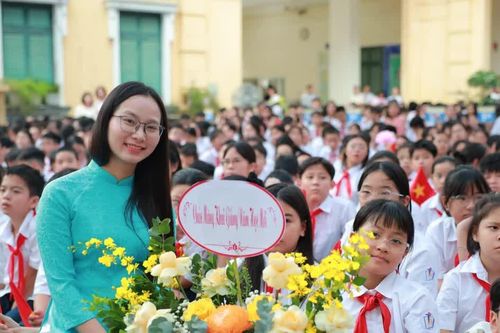 Hà Nội: Thầy cô và học trò trường THCS Trưng Vương rộn ràng đón năm học mới